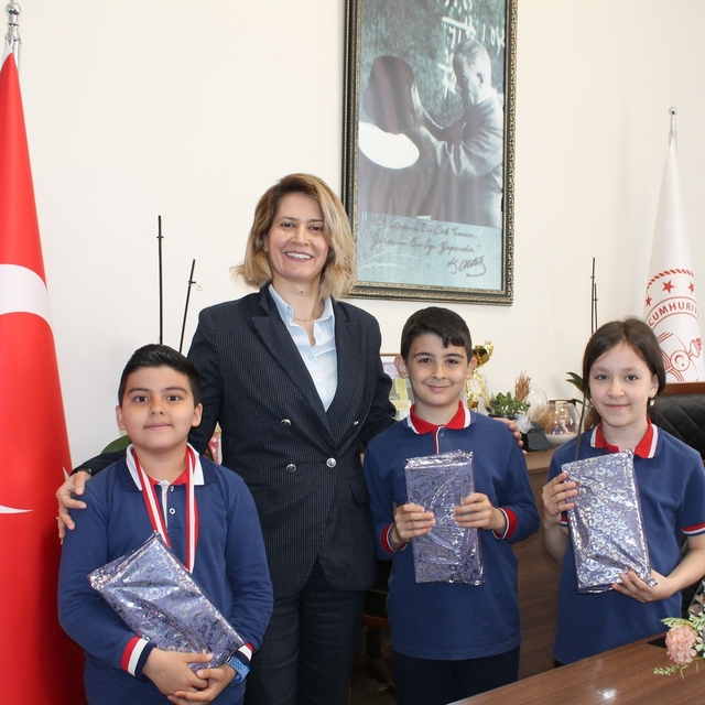 Altıntaş'ta dereceye giren öğrenciler ödüllendirildi