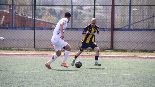 Söğütspor kendi evinde fırsatı tepti