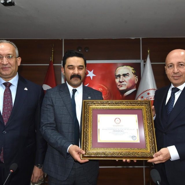 Doğu Anadolu İhracatçılar Birliği Başkanı Ömer Madırlı, mazbatasını aldı