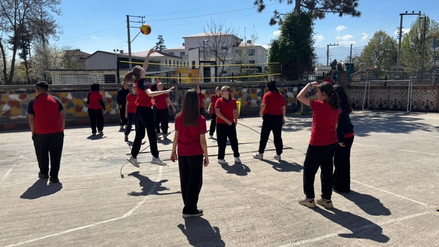 Spor branşlarını deneyimleyerek tanıyorlar
'Hareket okulumda' projesi tüm hızıyla devam ediyor