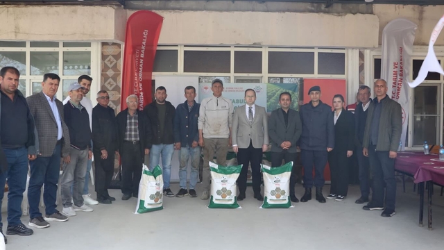 Edirne'de üreticilere kuru fasulye tohumu dağıtıldı