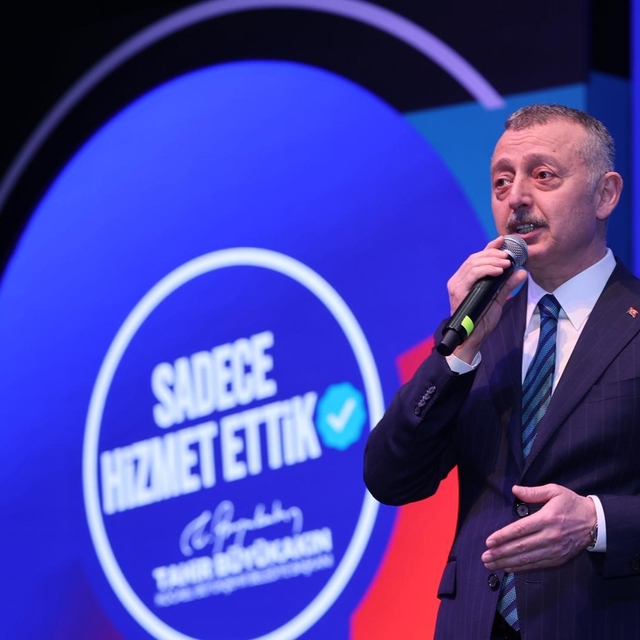 Başkan Büyükakın'dan "Gölge etmeyin" çıkışı
Büyükakın'dan kentsel dönüşüm a...