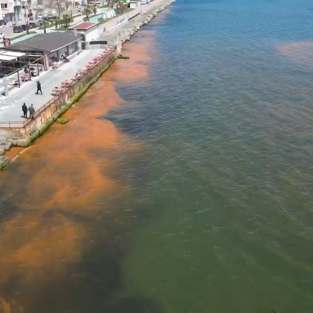 Tekirdağ'da sahil turuncuya büründü