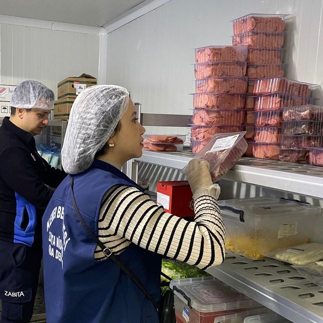 Kemer'de zabıtadan restoran ve kafe denetimi