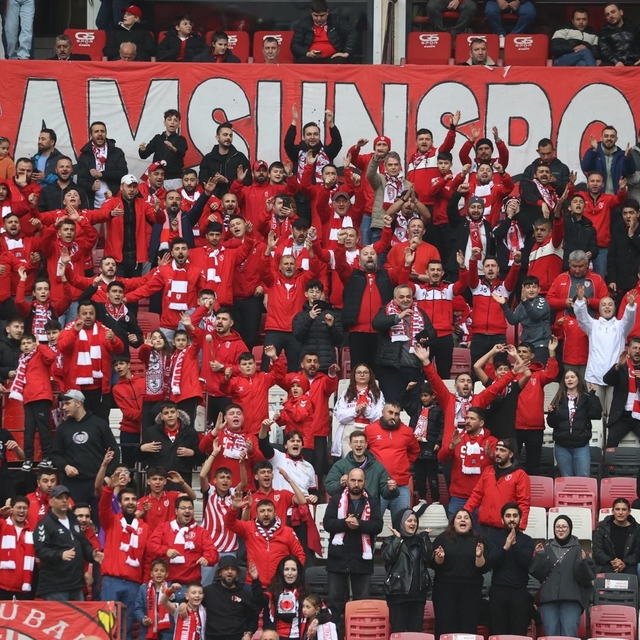 Samsunspor taraftar gruplarından açıklama
"Açığa alınan polislerimize ve ai...