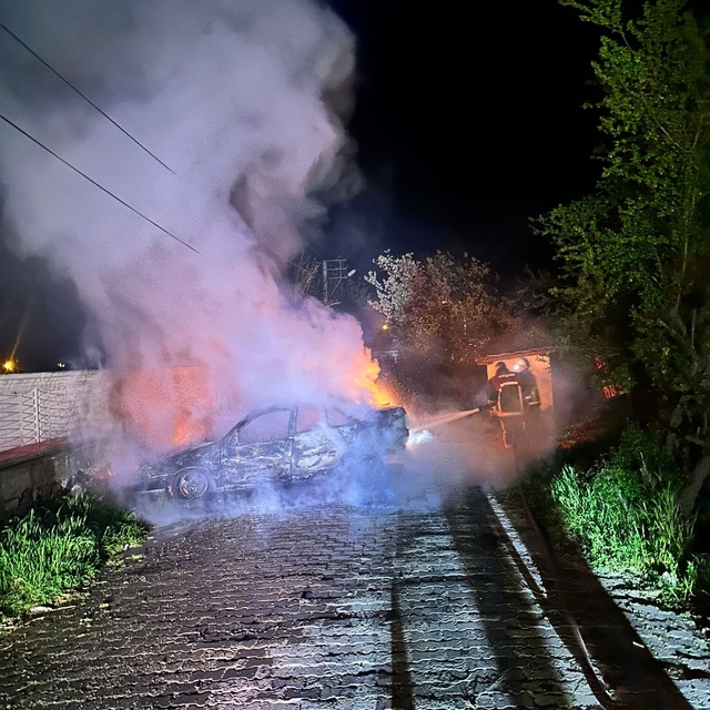 Keşan'da park halindeki otomobilde çıkan yangın söndürüldü
