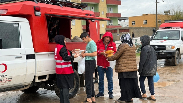 Kurtalan'da sel mağdurlarına destek