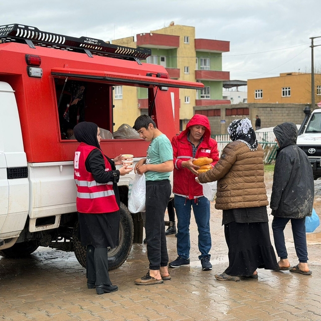 Kurtalan'da sel mağdurlarına destek