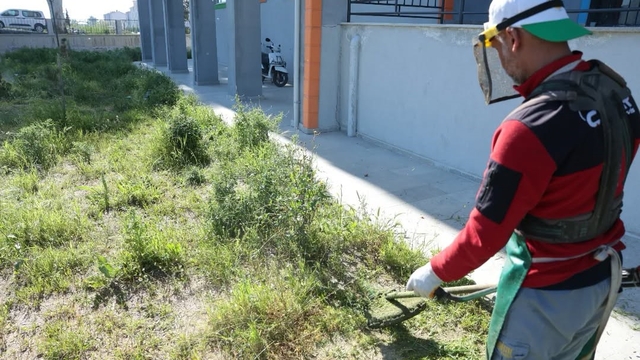 İncirliova'da okul bahçeleri temizlendi