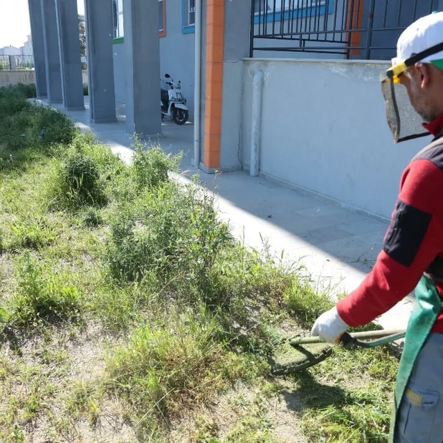 İncirliova'da okul bahçeleri temizlendi