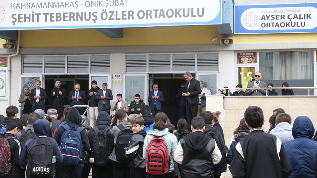 Ayser Çalık Ortaokulu öğrencileri farklı okul binasında eğitime yeniden başladı