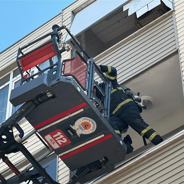 Balkonda yanan kitaplar paniğe neden oldu