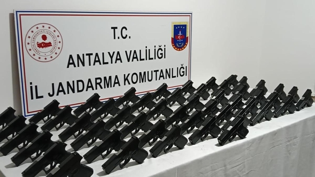 Antalya ve Konya'da jandarmadan silah kaçakçılığı operasyonu