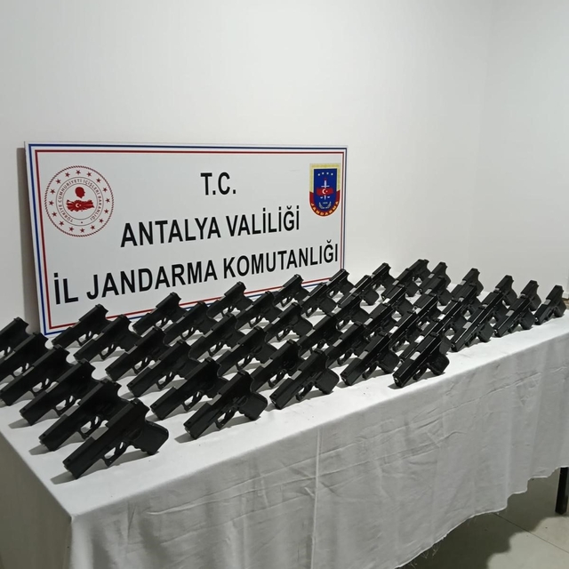 Antalya ve Konya'da jandarmadan silah kaçakçılığı operasyonu