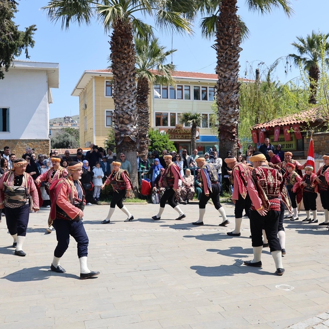 Gökçeada'da 23 Nisan Coşkusu: Ankara Kulübü Seymenlerinden Unutulmaz Göster...