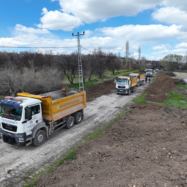 Malatya Büyükşehir Belediyesi Akçadağ'da grup yolunu yeniliyor