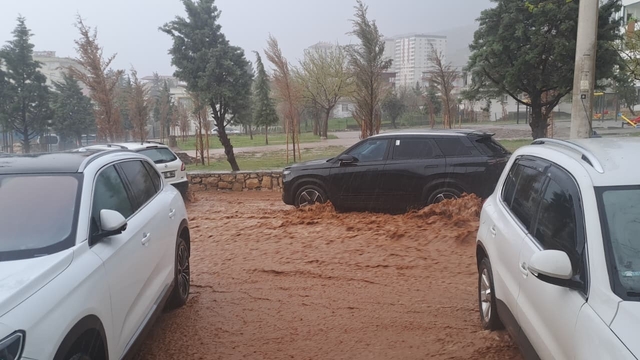 Silvan'ı sel vurdu