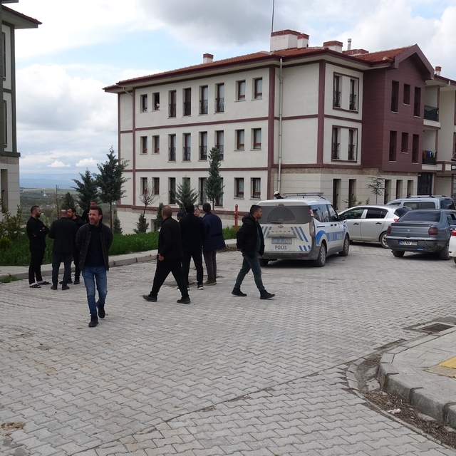 Malatya'da ev yangınında 3 kişi dumandan etkilendi