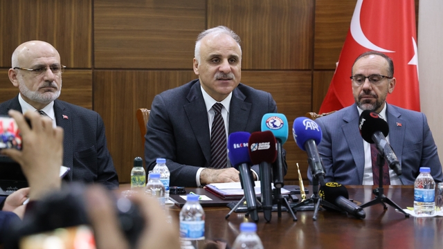 Diyarbakır'da "11. Uluslararası Hafızlık ve Kur'an-ı Kerim'i Güzel Okuma Yarışması" başladı
11. Uluslararası Hafızlık ve Kur'an-ı Kerim'i Güzel Okuma Yarışmasına 36 ülkeden 44 yarışmacı katılıyor