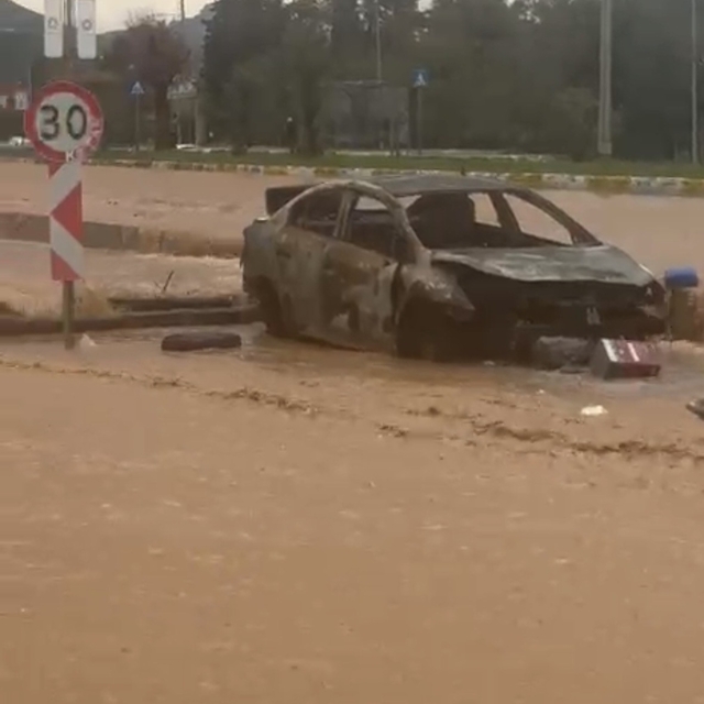 Sağanak yağış Mardin'de hayatı olumsuz etkiledi