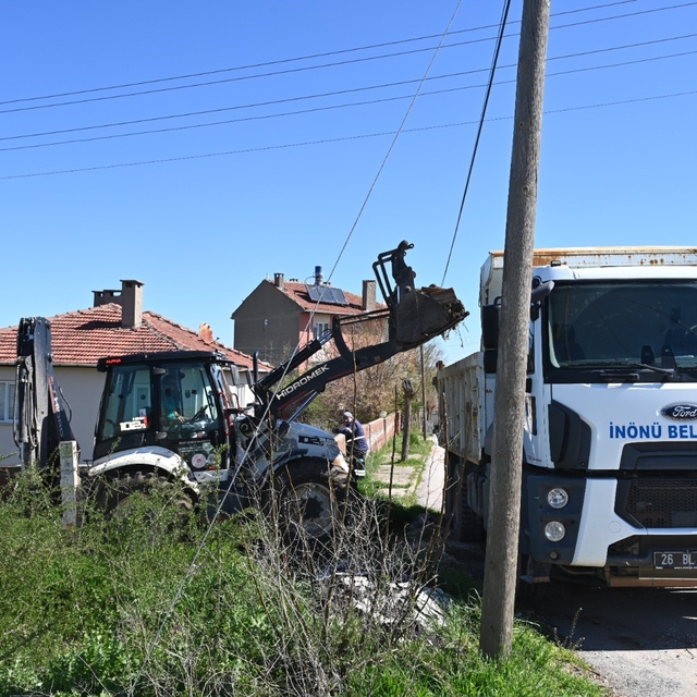 İnönü Belediyesi'nin yol çalışmaları aralıksız sürüyor
