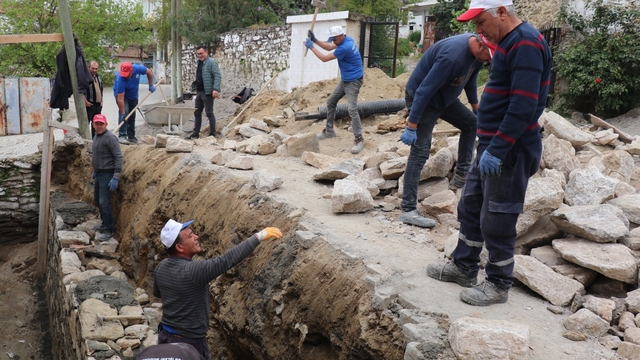 Bozdoğan Belediyesi Alamut Mahallesi'nde taş duvar çalışmasını tamamladı