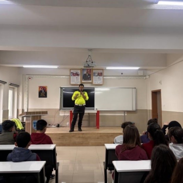 2 bin 316 öğrenciye polisten bilinçlendirme eğitimi