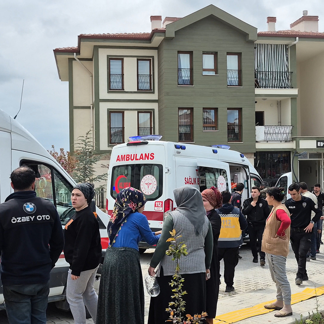 Dairede çıkan yangında 3 kişi dumandan etkilendi