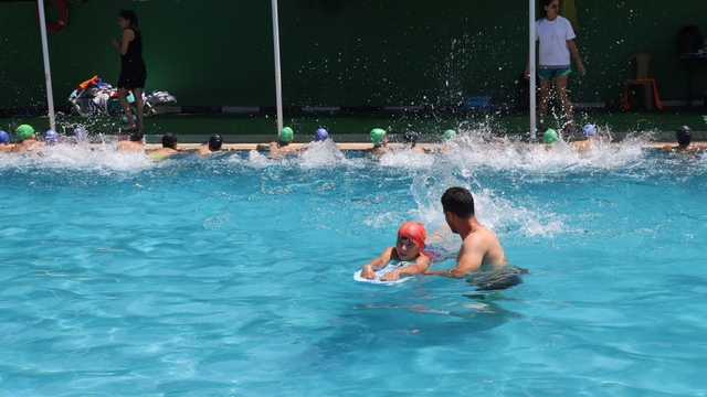 Turgutlu'da 2. dönem yüzme kayıtlarına yoğun ilgi