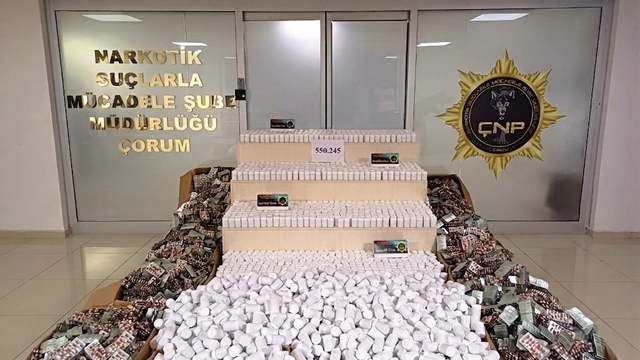 Çorum'da 550 bin 245 sentetik ecza ele geçirildi