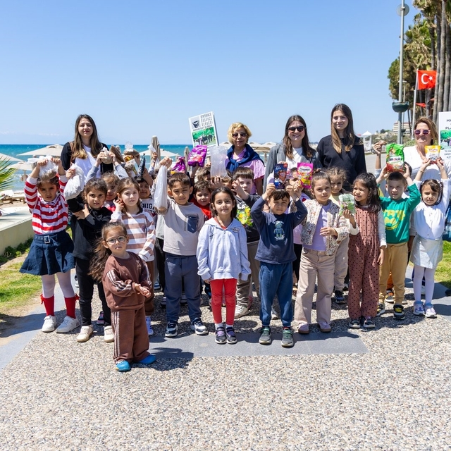 Manavgatlı minikler can dostları için sahada