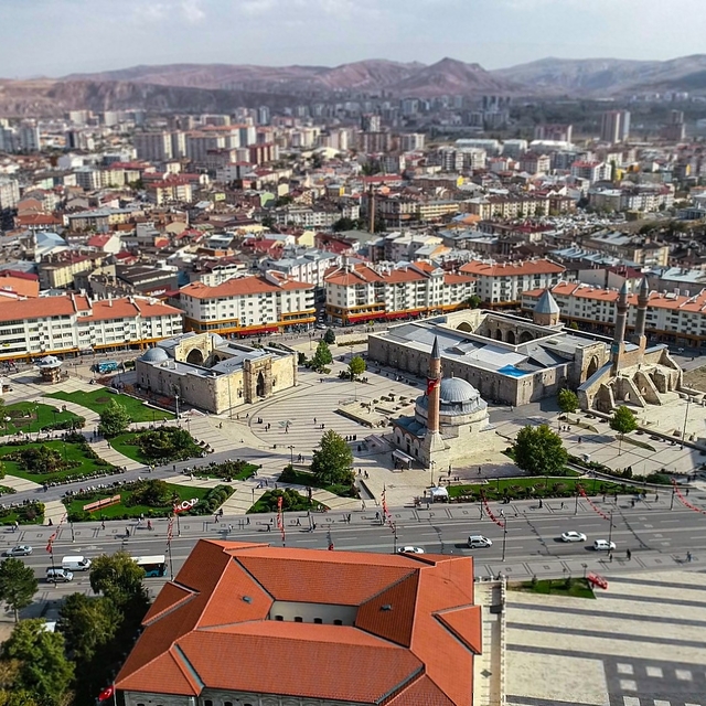 Sivas'ta çocuk nüfus sayısı azaldı
Sivas'ta 2024 yılında 145 bin 613 olan ç...