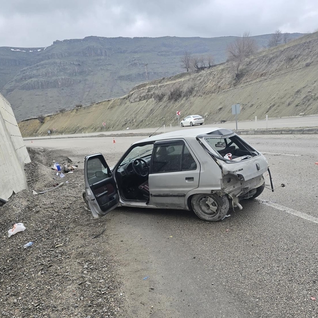 Kontrolden çıkan otomobil istinat duvarına çarptı: 1 yaralı