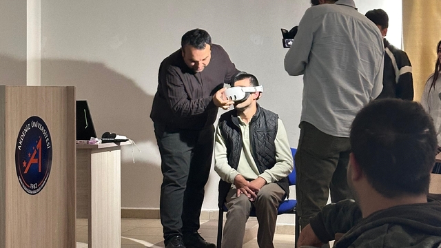 Antalya'da engelliler sanal gerçeklik gözlüğüyle Aspendos Antik Tiyatrosu'nu gezdi
