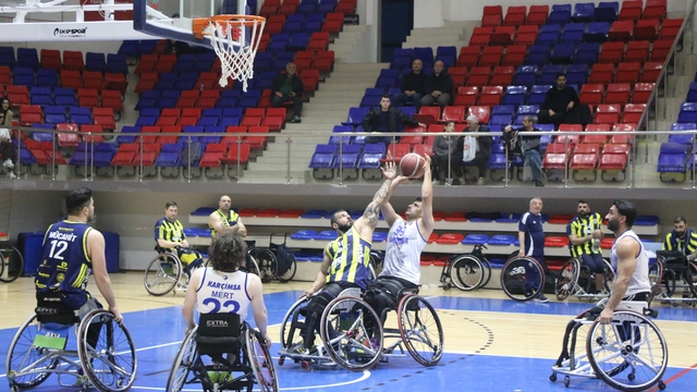 Karabük Demir Kartal, sahasında Fenerbahçe'ye mağlup oldu