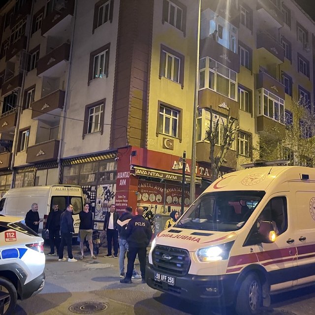 Trafikte garip olay: Taksiciye kızan yaya çılgına döndü