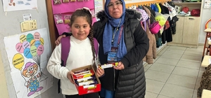 Küçük Aysima'dan öğretmenlerine duygulandıran sürpriz
9 yaşındaki öğrenci,...