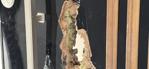 Kapıyı parçalayarak takılmamış lavabo bataryalarını çaldılar