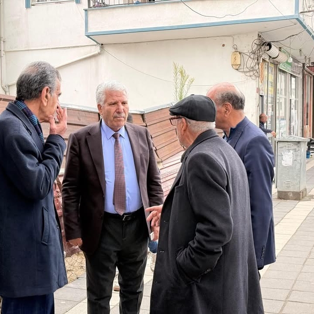 Başkan Karamehmetoğlu esnaf ve vatandaşlarla bir araya geldi