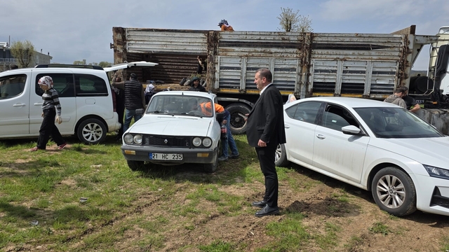 Dicle'de çiftçilere yüzde 100 hibeli bin 176 adet fıstık çöğürü dağıtıldı
