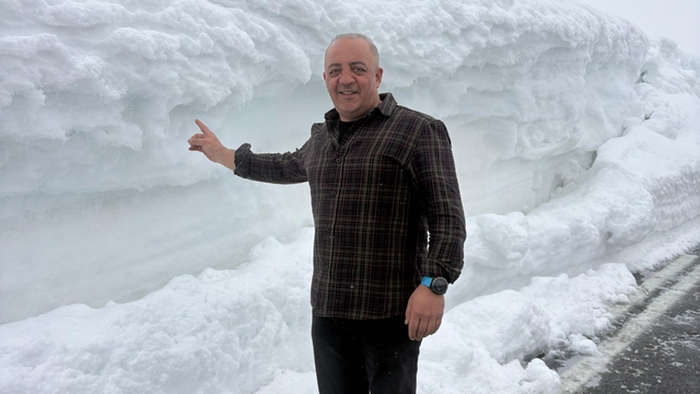Nisan ortasında kış geri döndü: Kars-Erzurum karayolu beyaza gömüldü