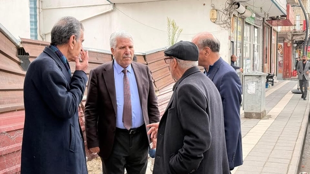 Başkan Karamehmetoğlu esnaf ve vatandaşlarla bir araya geldi