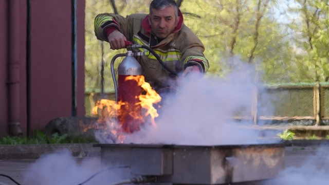 El sanatları merkezinde yangın tatbikatı