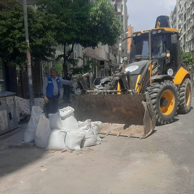 Akdeniz'de moloz ve atık seferberliği sürüyor