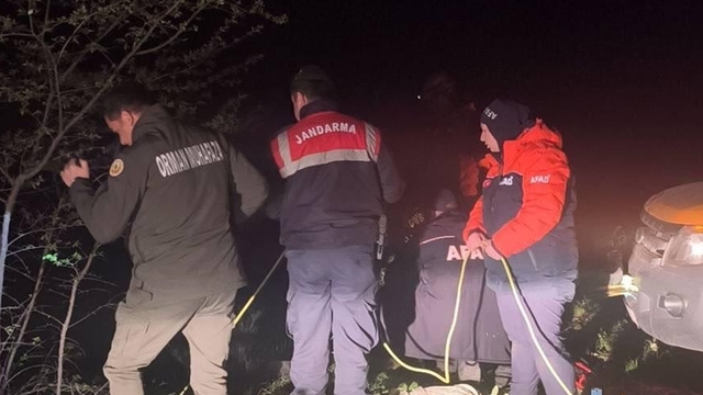 Kocaeli'de ormanda mahsur kalan 3 kişi kurtarıldı