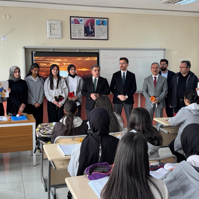 Çaldıran Müftülüğünden öğretmenlere "Geçmiş Olsun" çiçeği