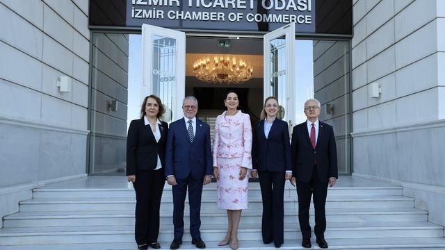 Kosta Rika First Lady'si Zeikate'den İzmir Ticaret Odası'na ziyaret