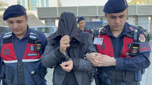 Evinde kokain, uyuşturucu hap ve esrar ele geçti