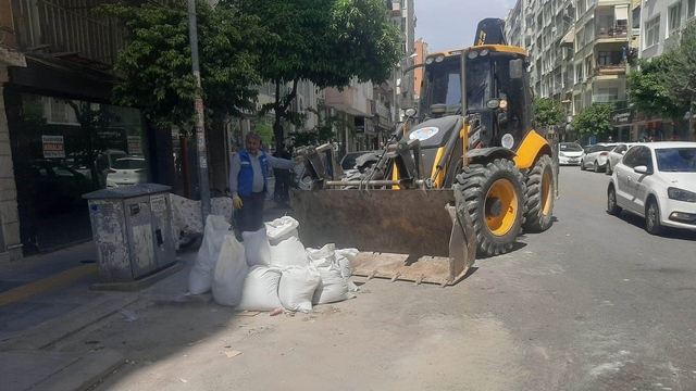 Akdeniz'de moloz ve atık seferberliği sürüyor