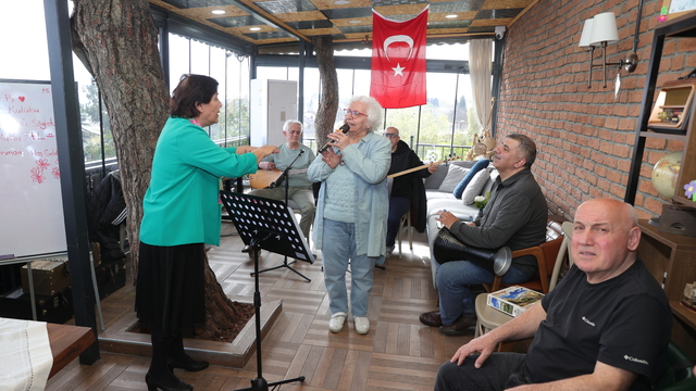 "Saygınlar Kulübü"nün 65 yaş üstü üyeleri seslerini birleştirdi